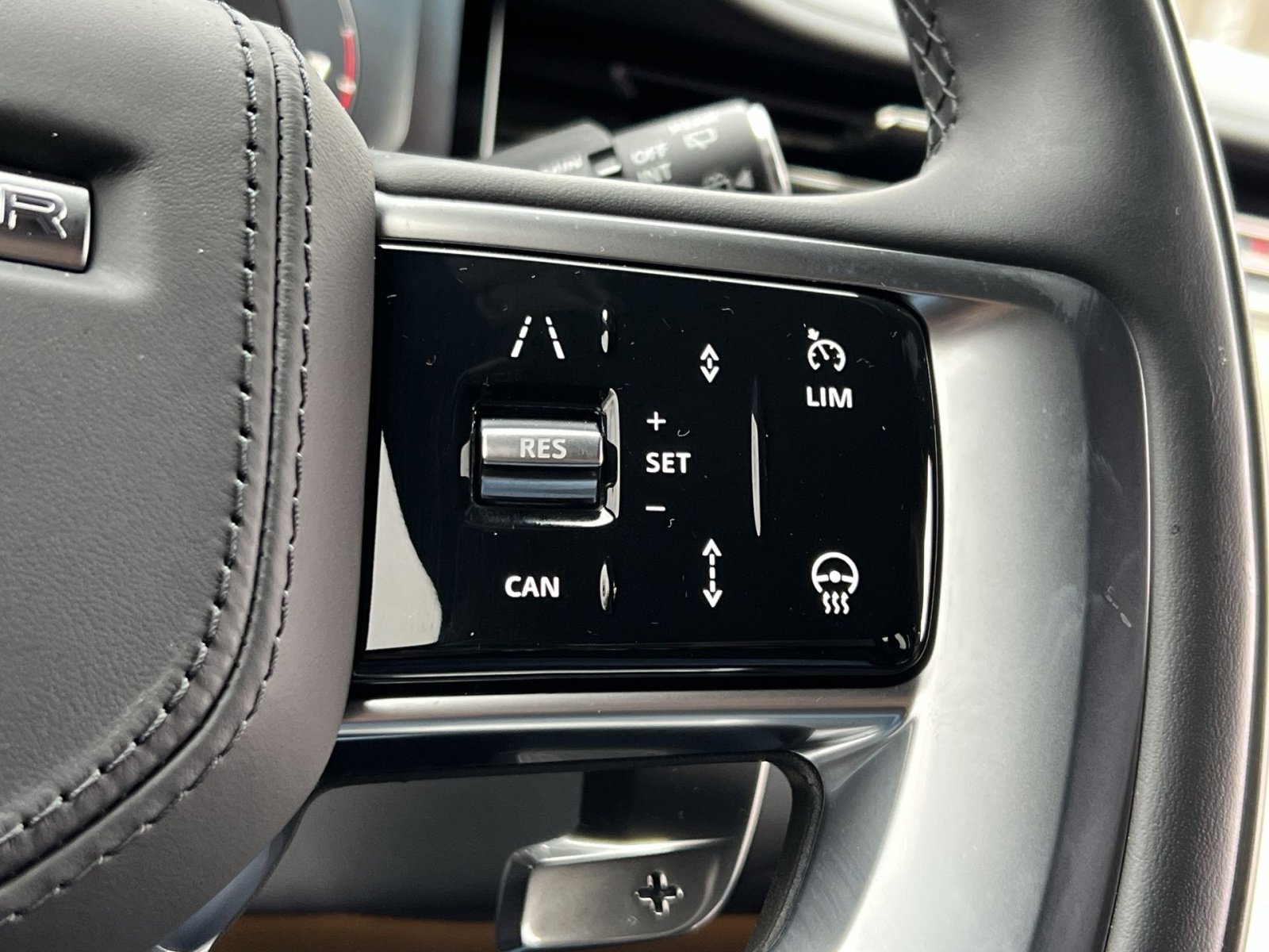 Used 2025 Land Rover Range Rover Autobiography image 29