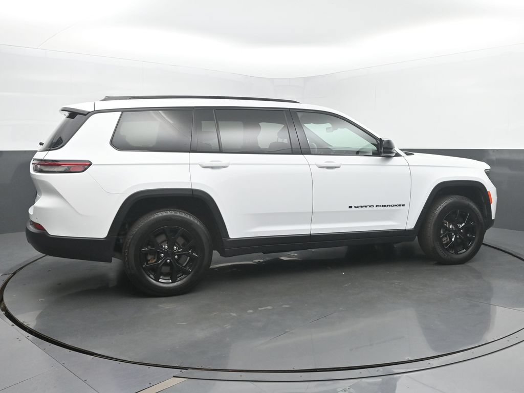 Used 2025 Jeep Grand Cherokee L Laredo AWD/4WD image 2