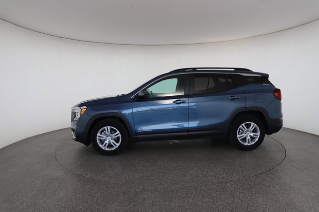 Used 2024 GMC Terrain SLE w/ Driver Convenience Package image 6