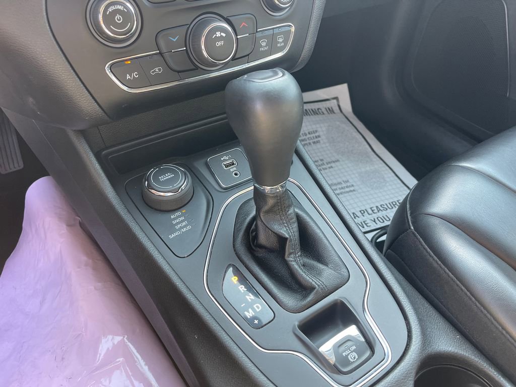 Used 2020 Jeep Cherokee Latitude Plus image 43