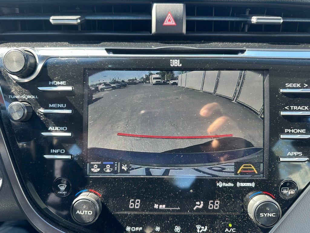 Used 2018 Toyota Camry XLE image 12