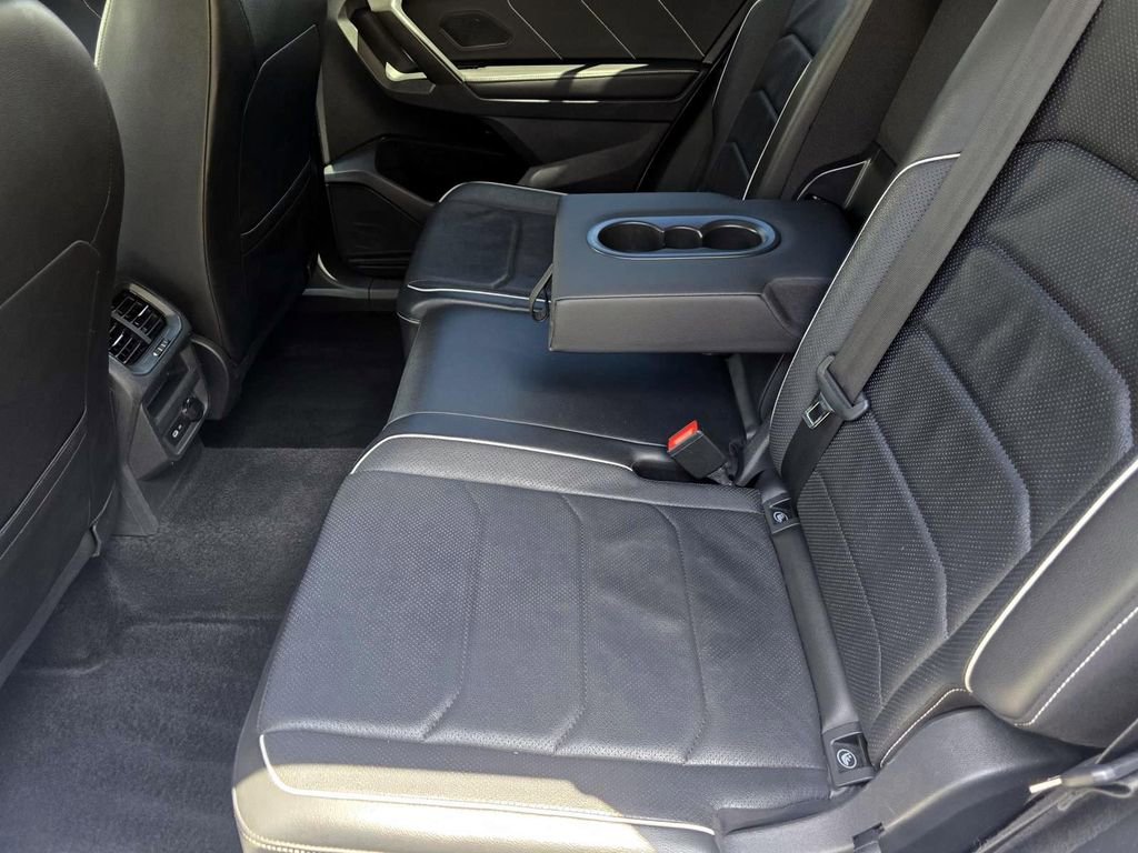 Certified 2022 Volkswagen Tiguan SEL R-Line AWD/4WD image 19