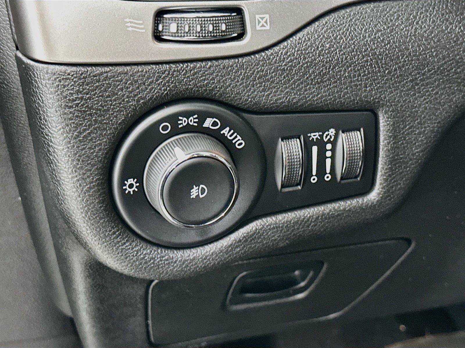 Used 2021 Jeep Cherokee Latitude Lux 80th Anniv w/ Quick Order Package 26U 80TH AWD/4WD image 14