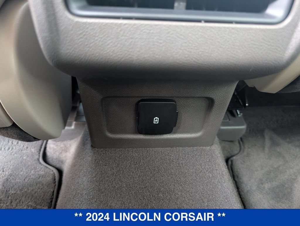 Used 2024 Lincoln Corsair AWD image 17