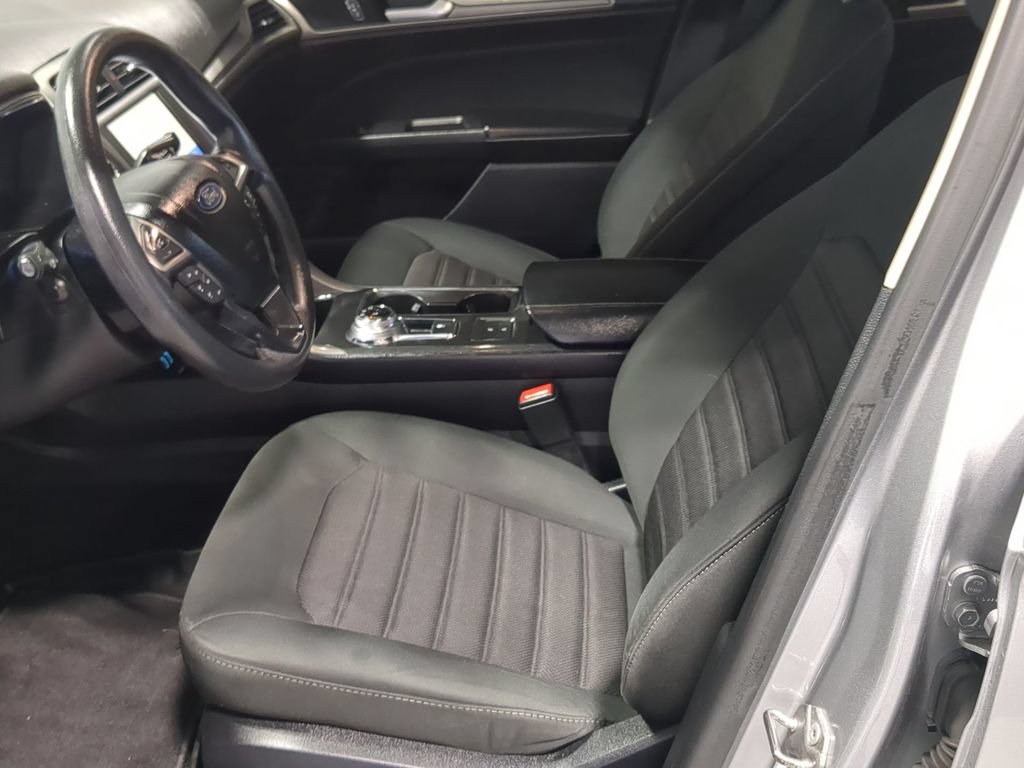 Used 2020 Ford Fusion SE FWD image 20