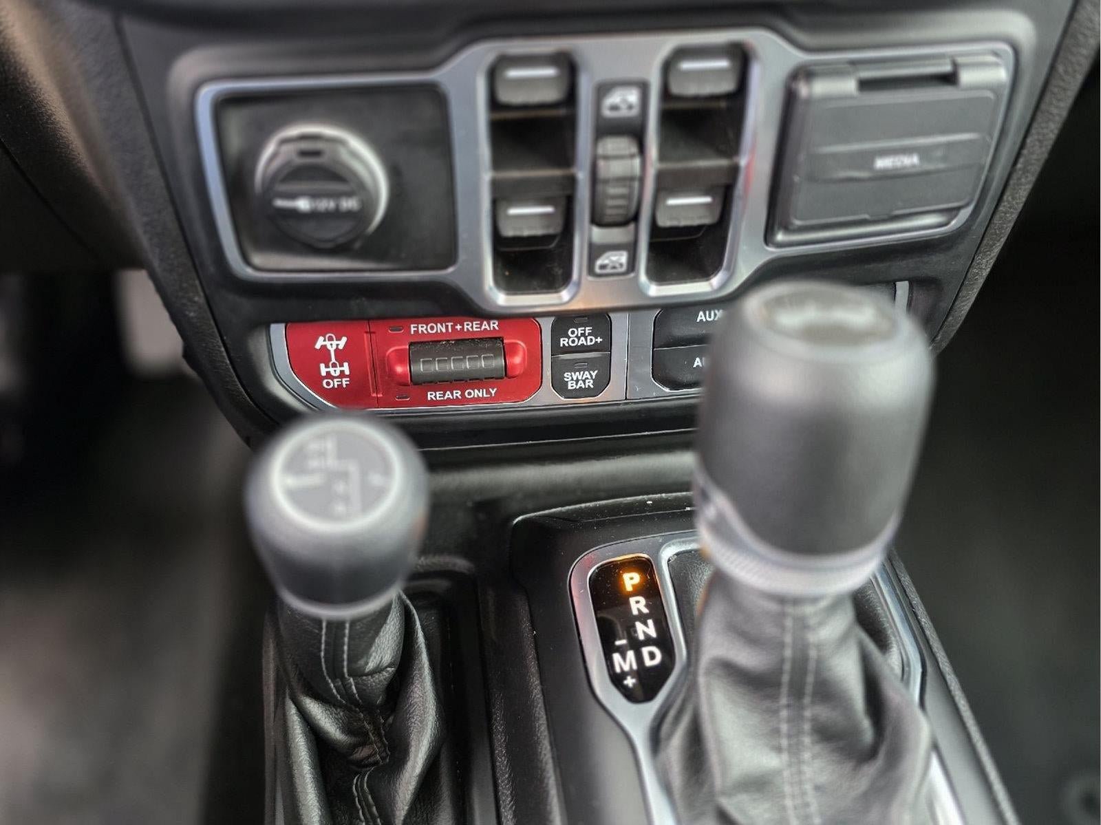 Used 2025 Jeep Wrangler Unlimited Rubicon w/ Convenience Group AWD/4WD image 21