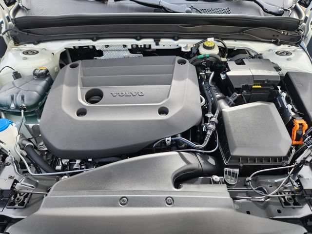 New 2026 Volvo XC40 B5 Plus w/ Protection Package Premier AWD/4WD image 19