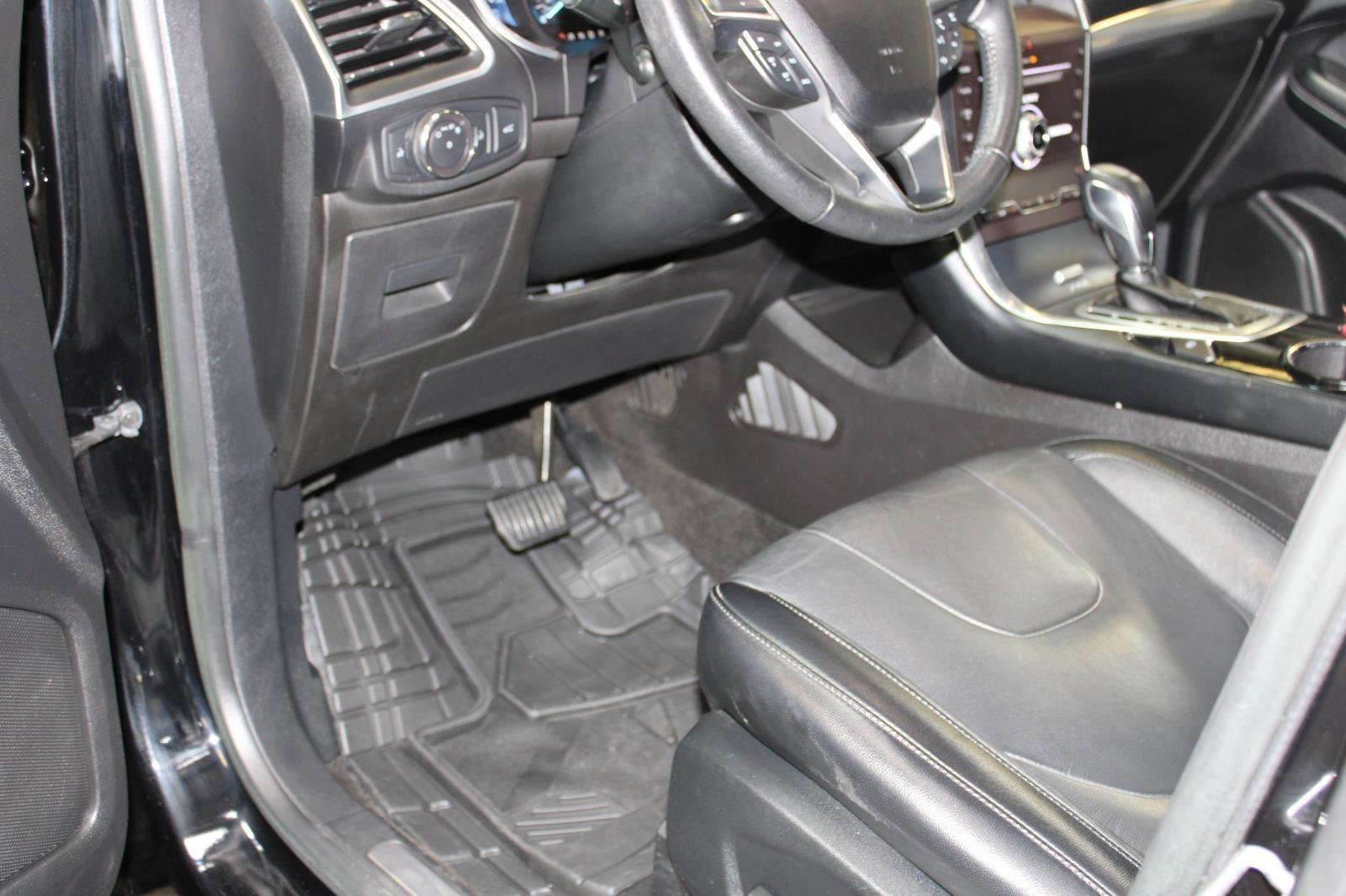 Used 2017 Ford Edge Titanium image 45