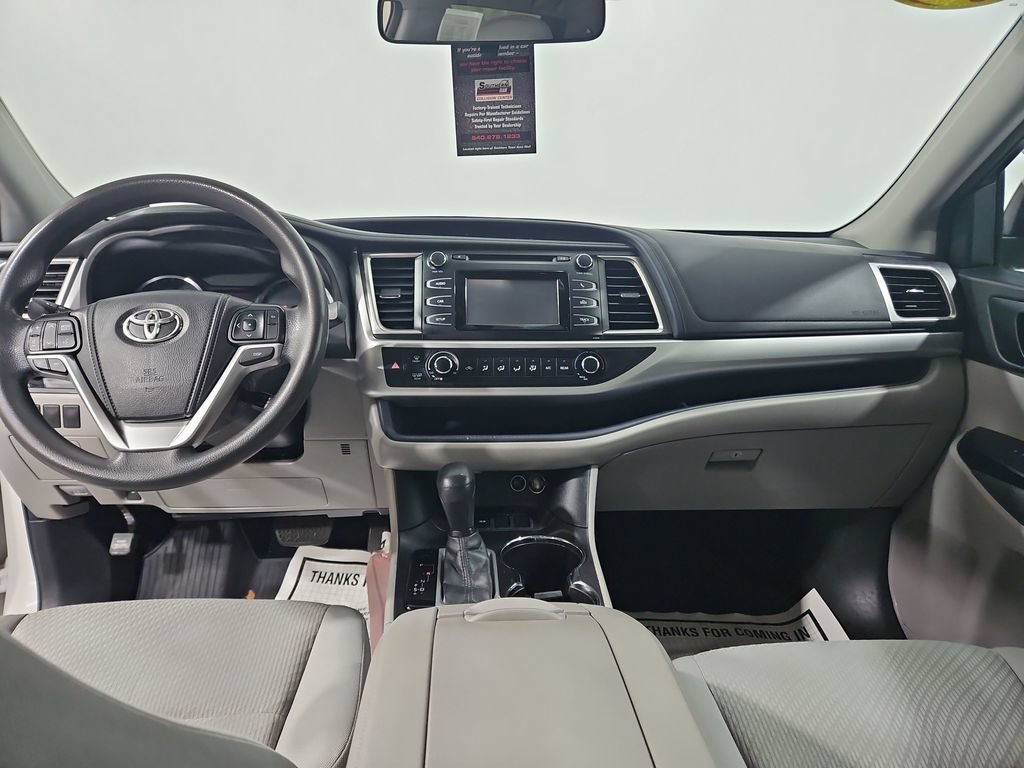 Used 2014 Toyota Highlander LE FWD image 18