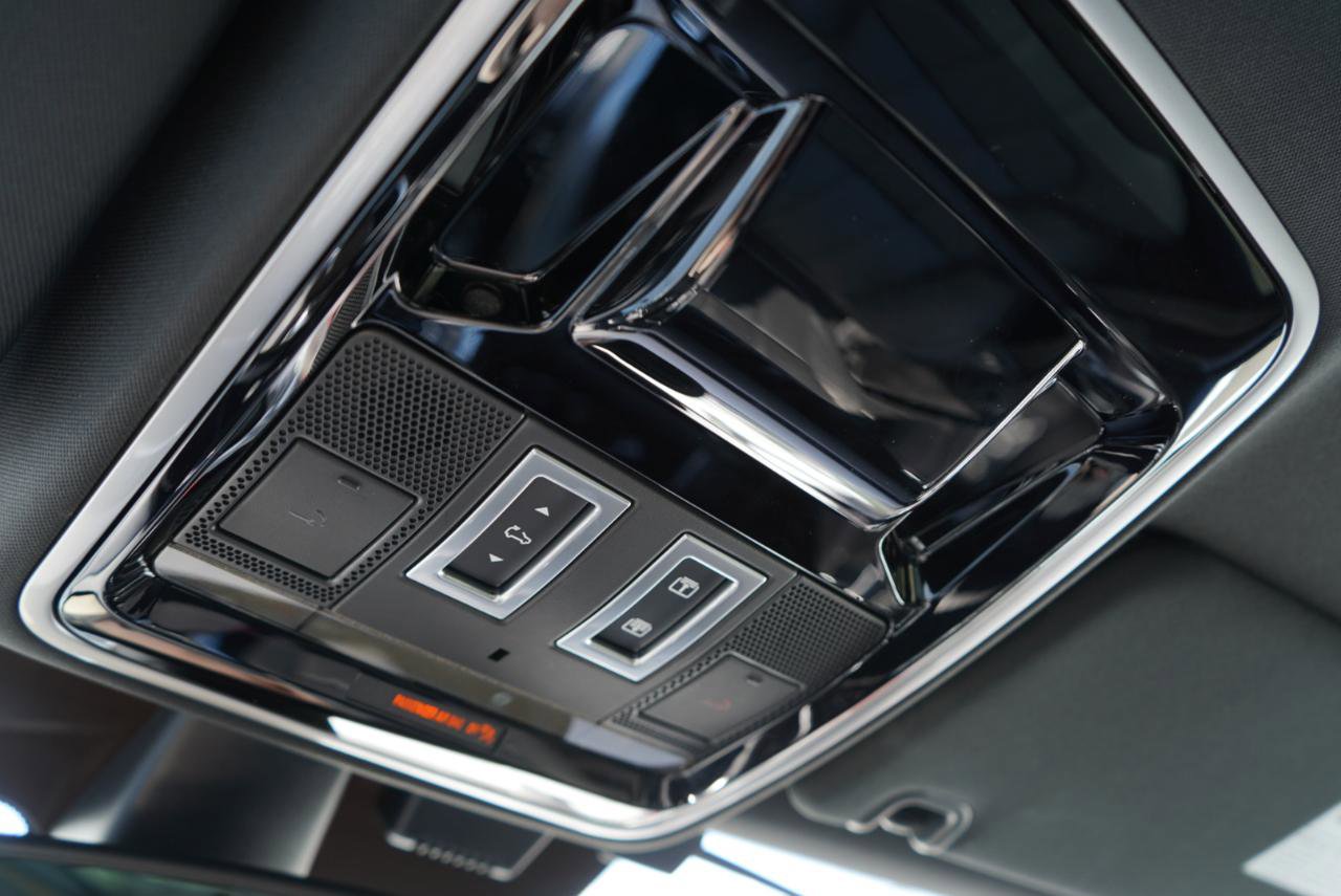 Used 2016 Land Rover Range Rover Sport HSE image 32