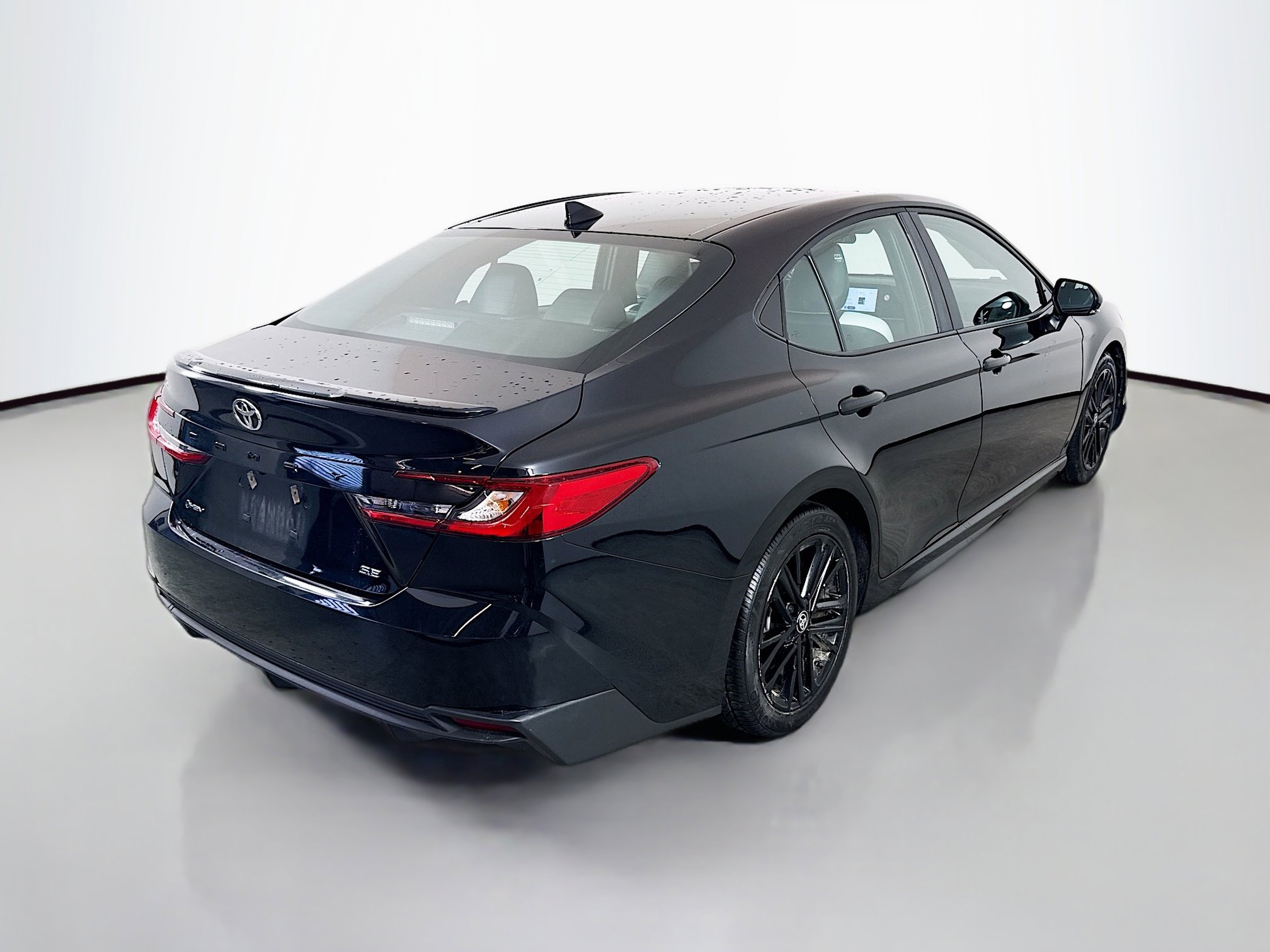 Used 2025 Toyota Camry SE image 7