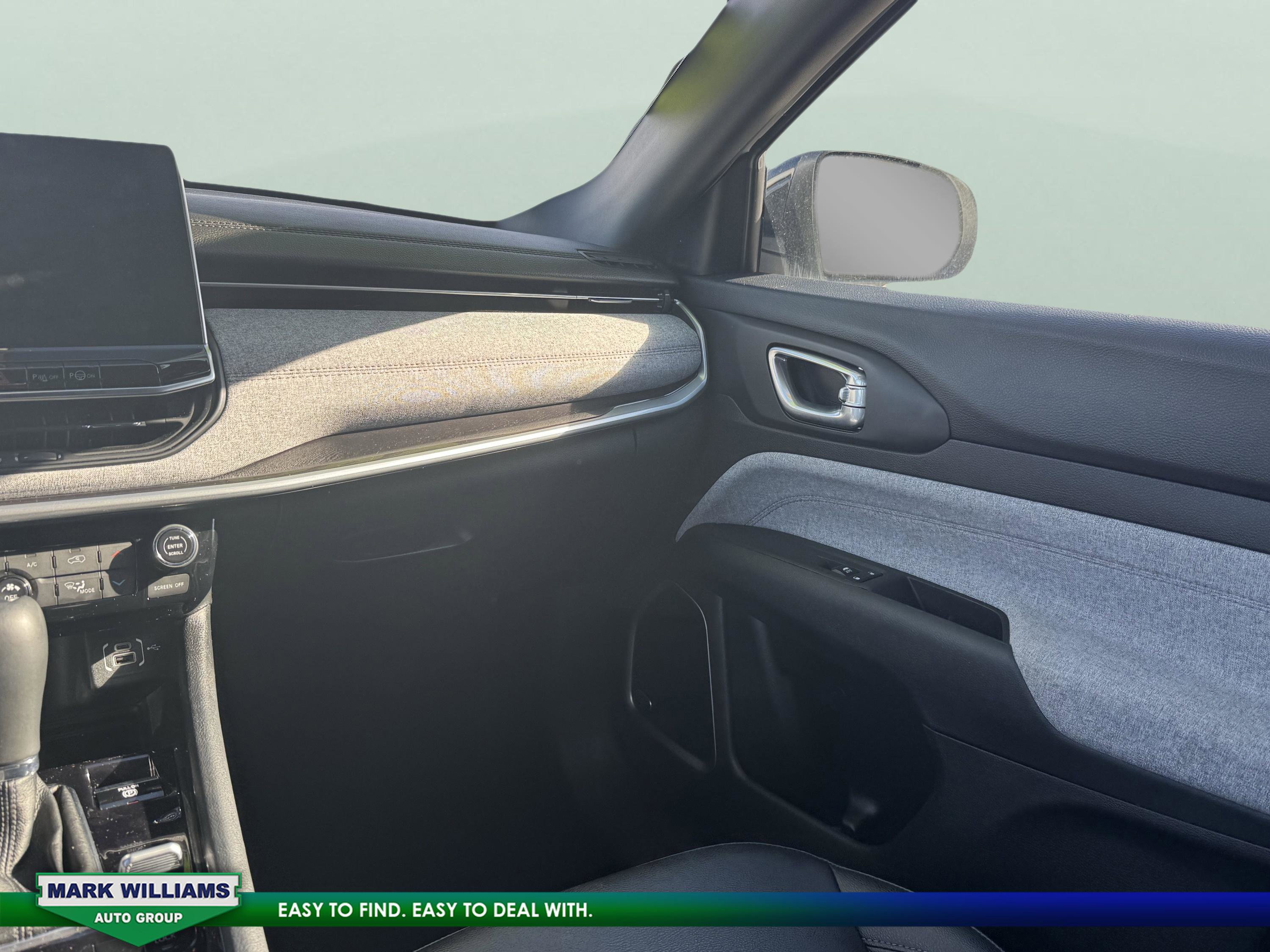 Used 2024 Jeep Compass Latitude w/ Sun and Sound Group image 16