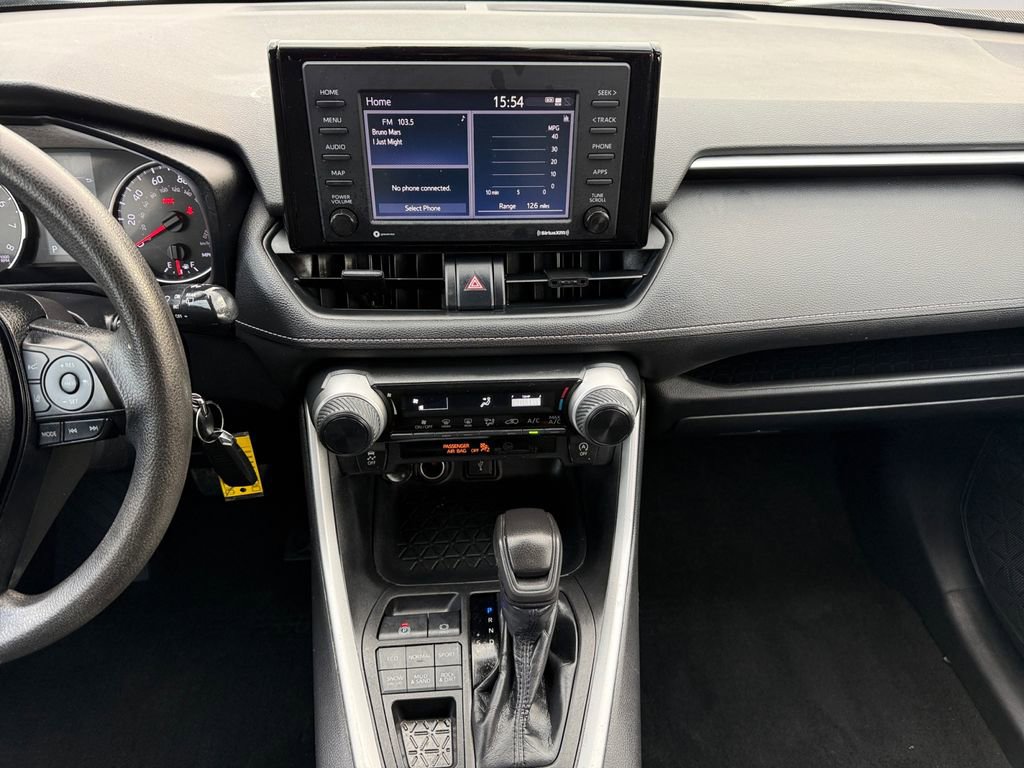 Used 2022 Toyota RAV4 LE image 11