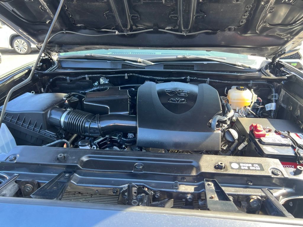 Certified 2018 Toyota Tacoma TRD Off-Road AWD/4WD image 43