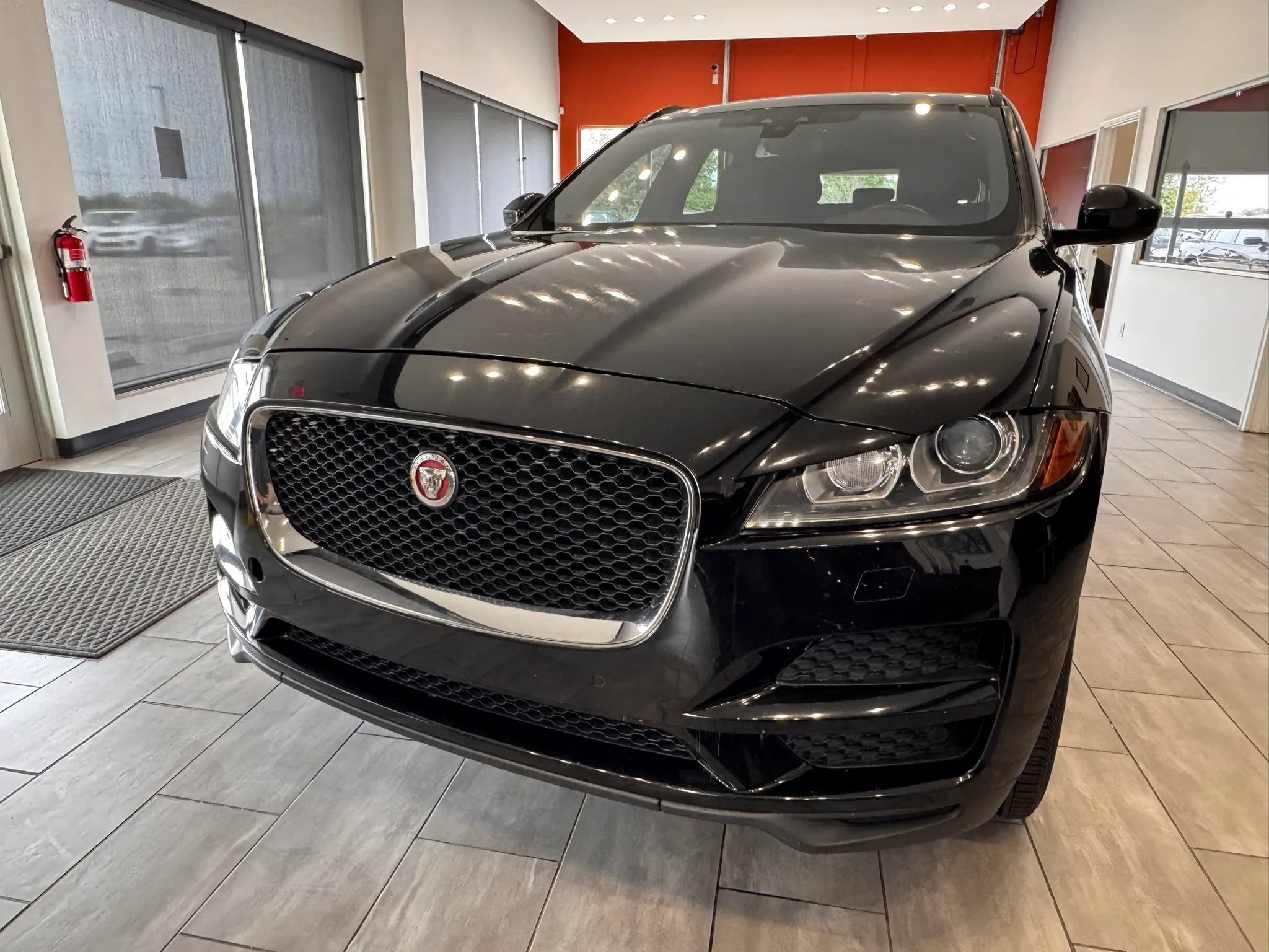 Used 2017 Jaguar F-PACE Premium AWD/4WD image 4