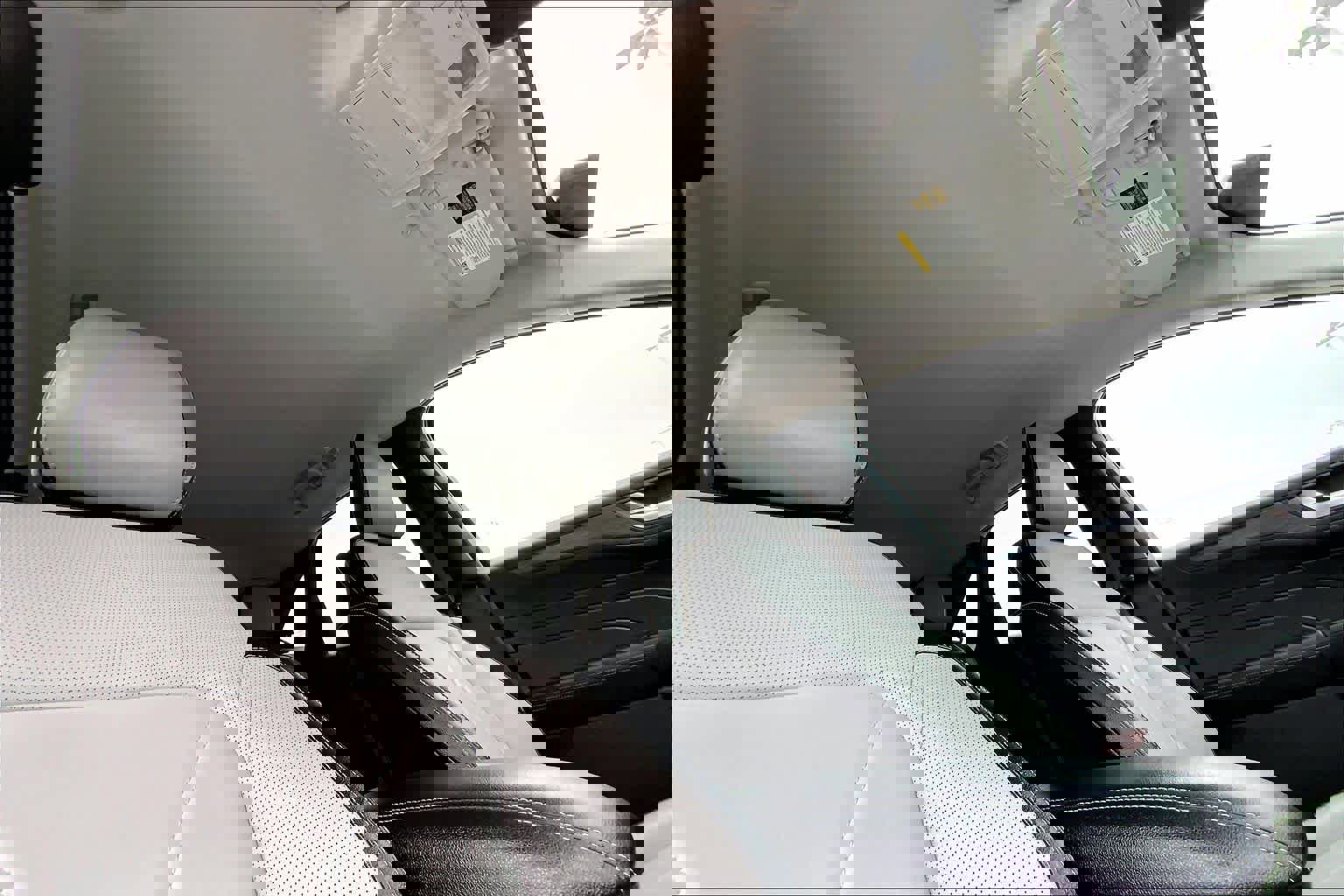 Certified 2025 Ford Escape SE w/ PHEV Premium Package image 14