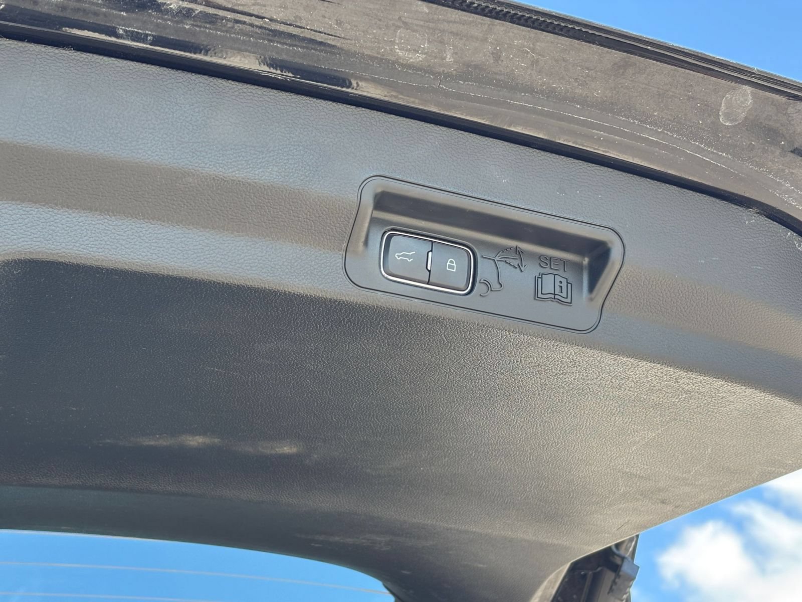 Used 2024 Ford Explorer Limited RWD image 20