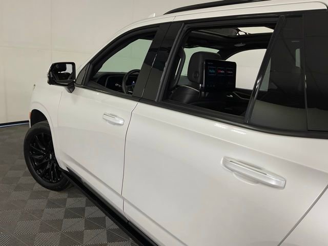 Used 2022 Cadillac Escalade Sport Platinum w/ LPO, ONYX Package image 33