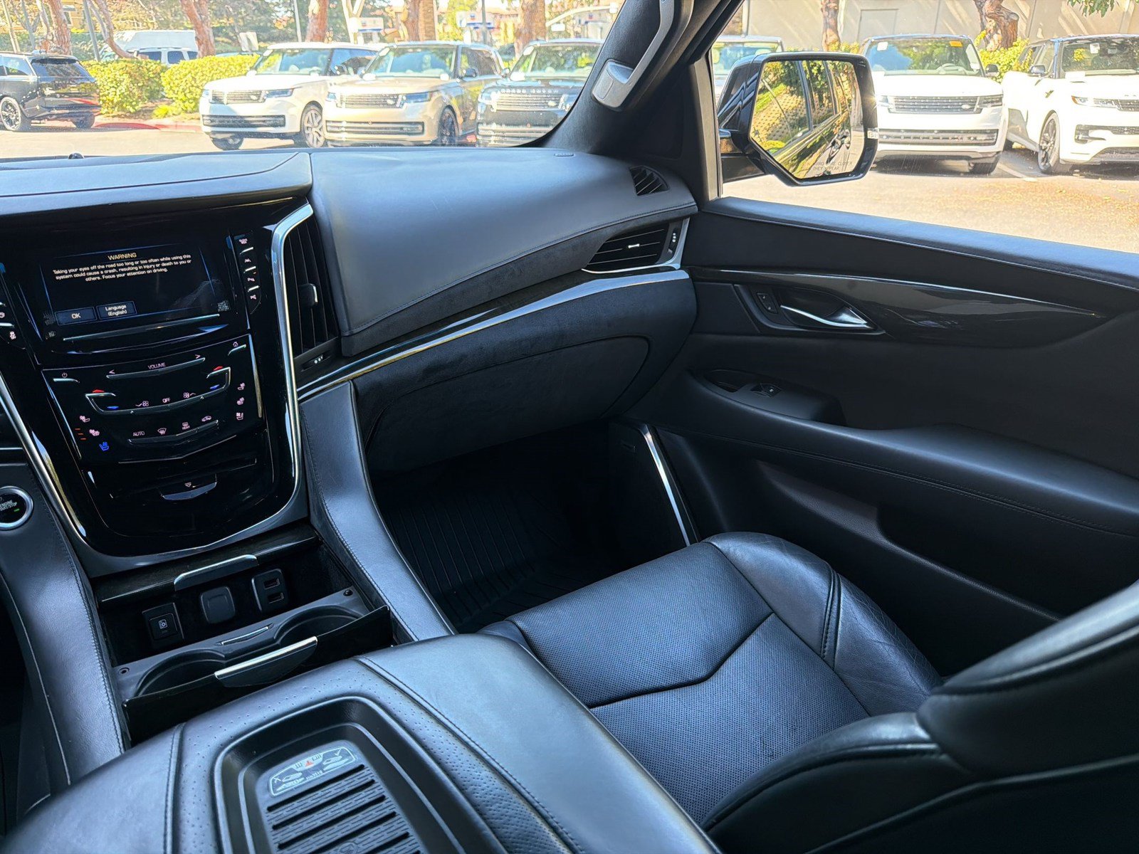 Used 2019 Cadillac Escalade ESV Platinum AWD/4WD image 28