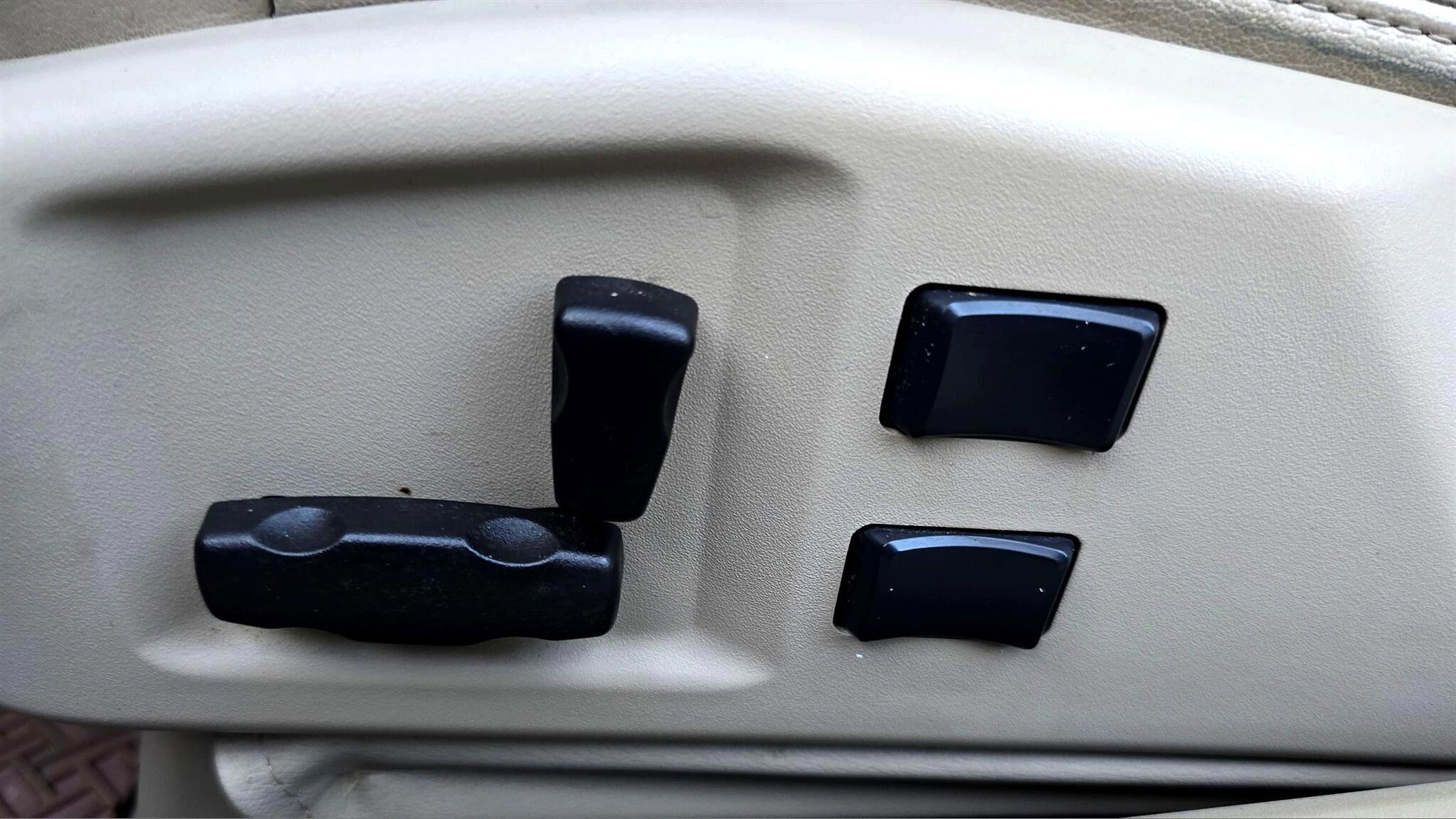 Used 2004 Cadillac XLR image 20