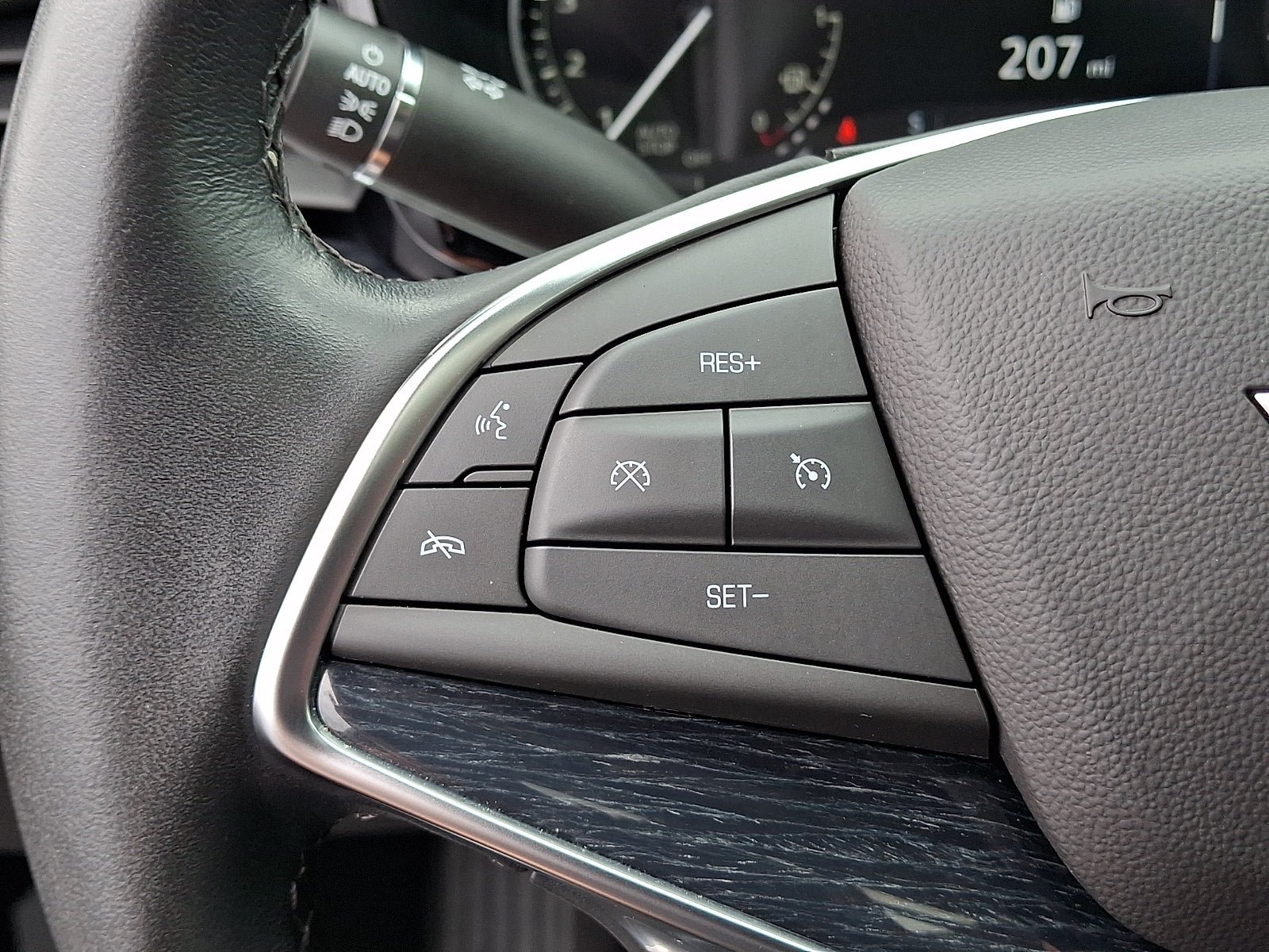 Certified 2024 Cadillac XT5 Premium Luxury w/ LPO, Floor Liner Package AWD/4WD image 28
