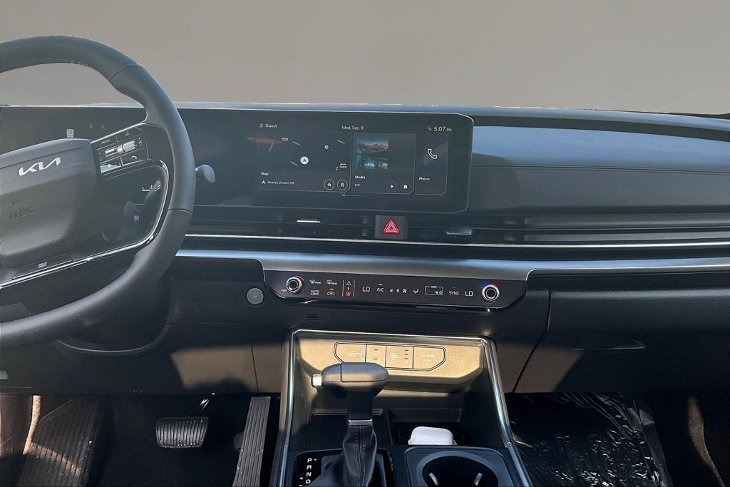 New 2027 Kia Carnival SX FWD image 6