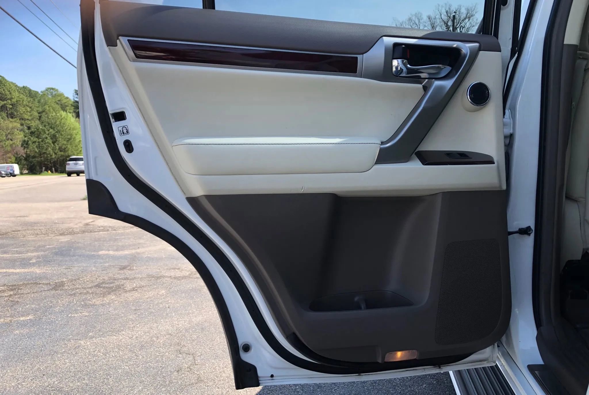 Used 2016 Lexus GX 460 Luxury w/ Preferred Accessory Package image 19