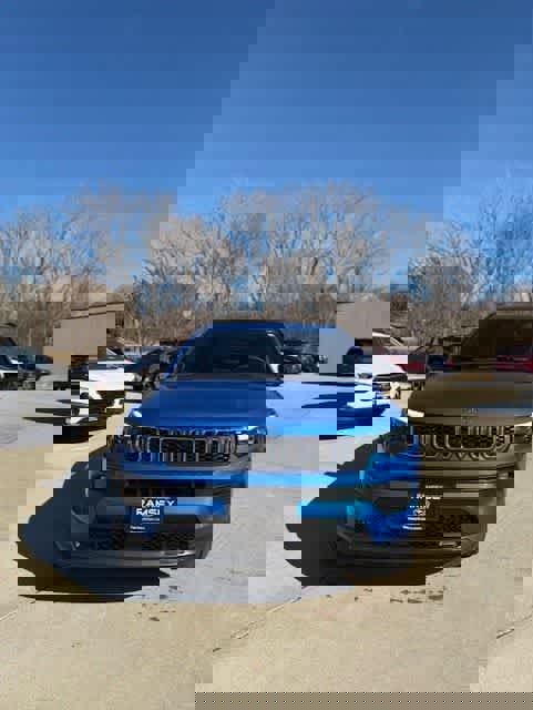 Used 2024 Jeep Compass Latitude w/ Sun and Sound Group image 24