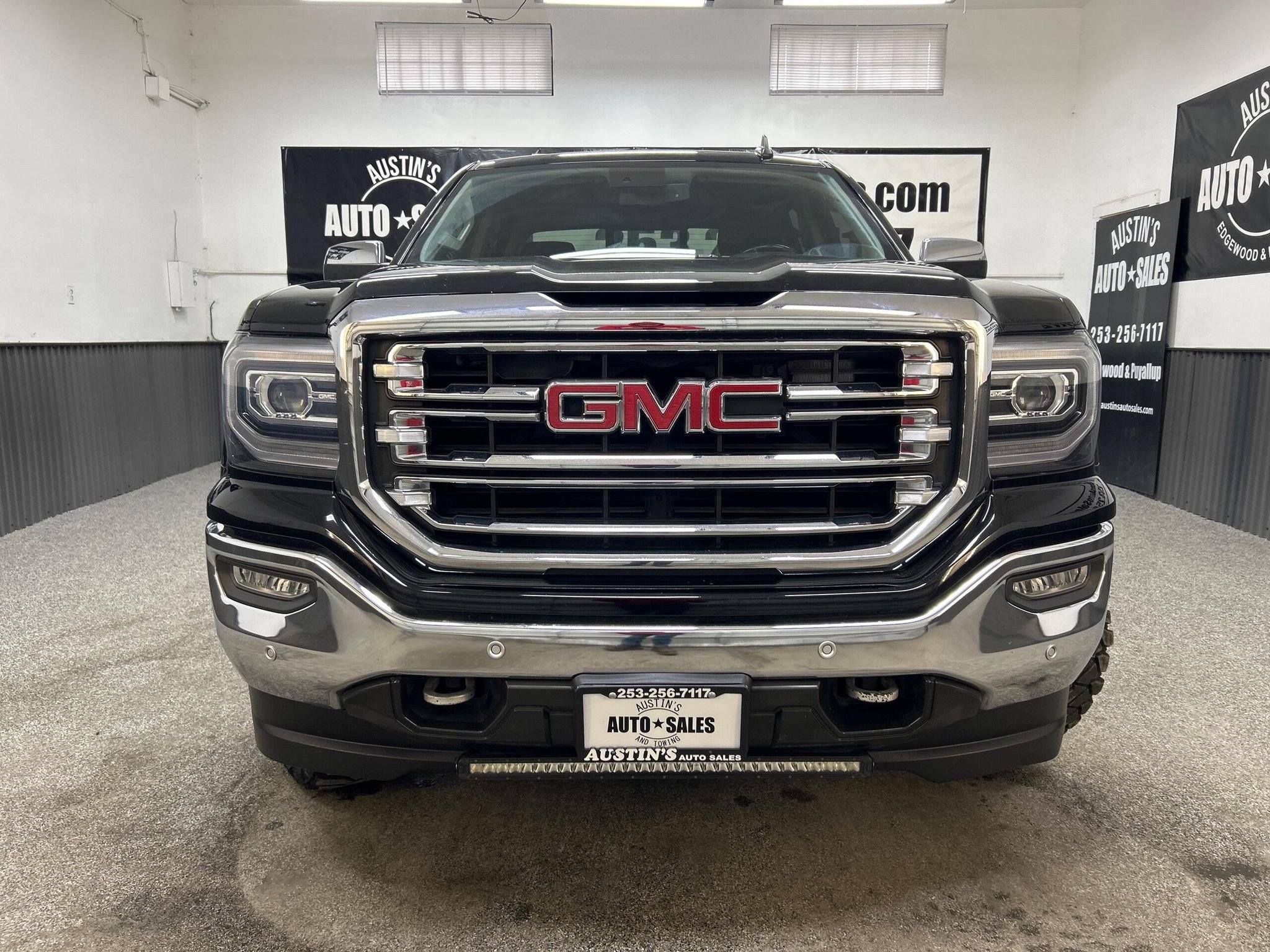 Used 2018 GMC Sierra 1500 SLT AWD/4WD image 2