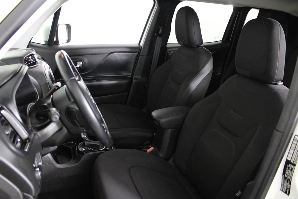 Used 2017 Jeep Renegade Altitude FWD image 18