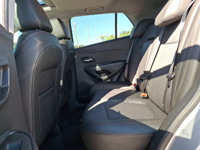 Used 2020 Chevrolet Trax LT w/ Sun & Sound Package FWD image 10