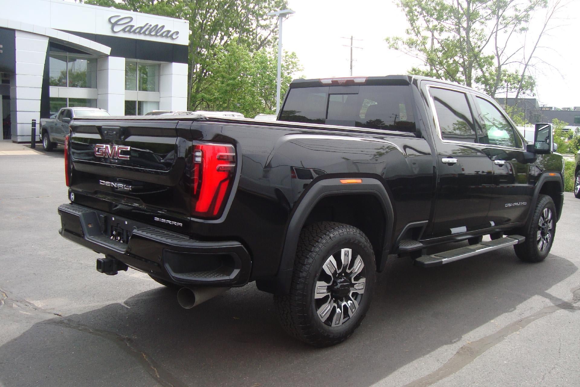 Certified 2025 GMC Sierra 2500 Denali w/ Denali Reserve Package AWD/4WD image 4