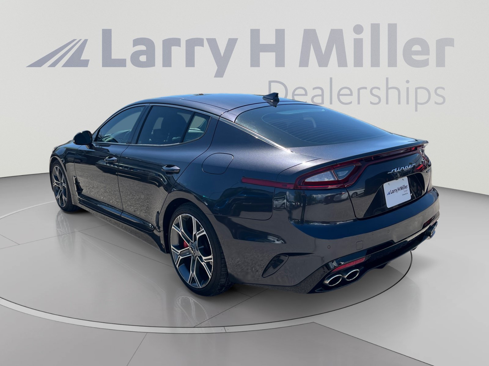 Used 2021 Kia Stinger GT2 RWD image 3