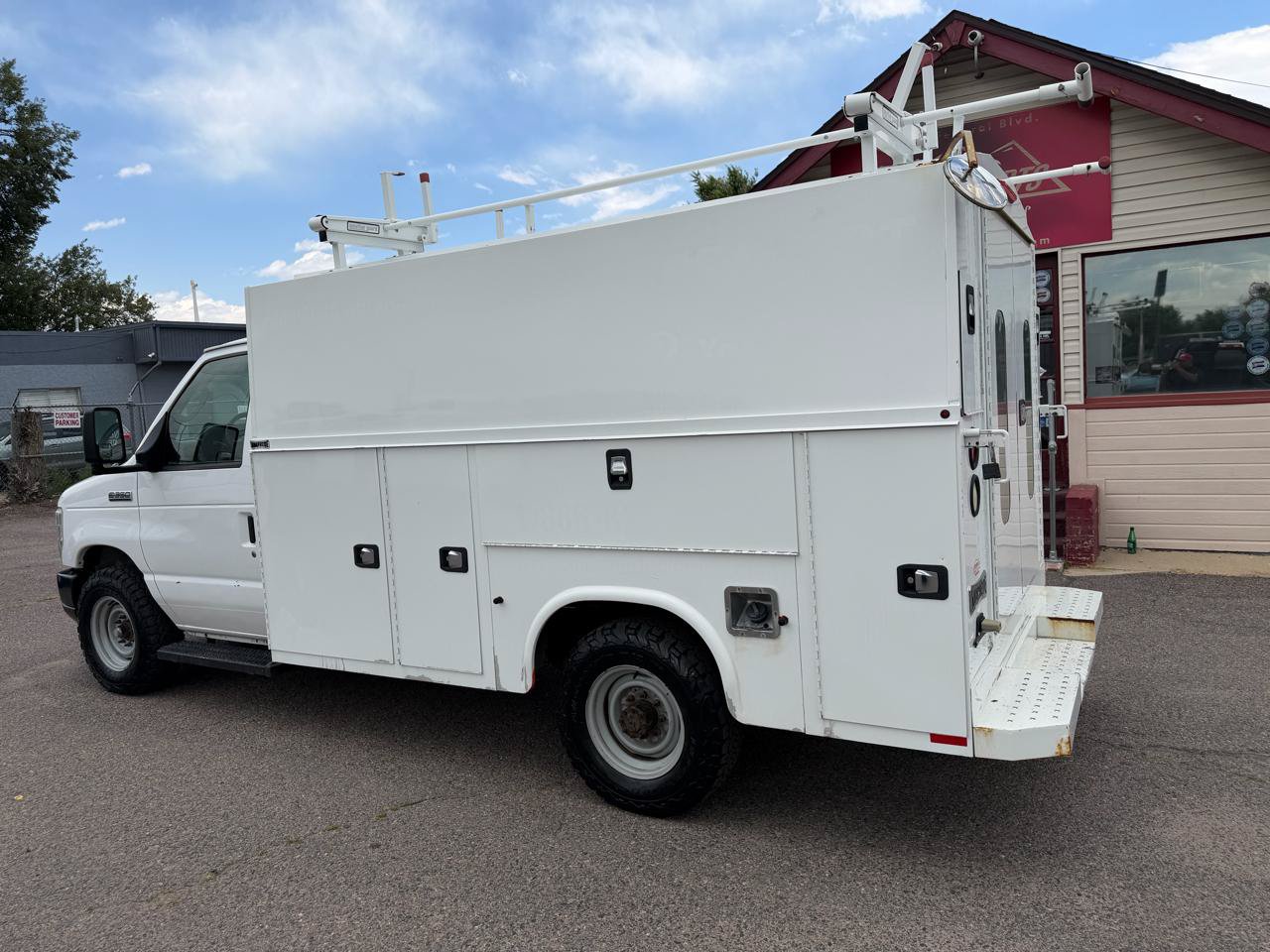 Used 2017 Ford E-350 and Econoline 350 Super Duty RWD image 6