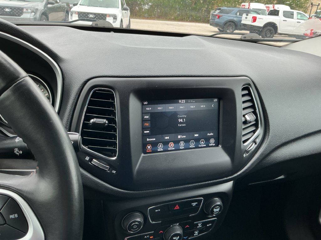 Used 2019 Jeep Compass Latitude AWD/4WD image 27