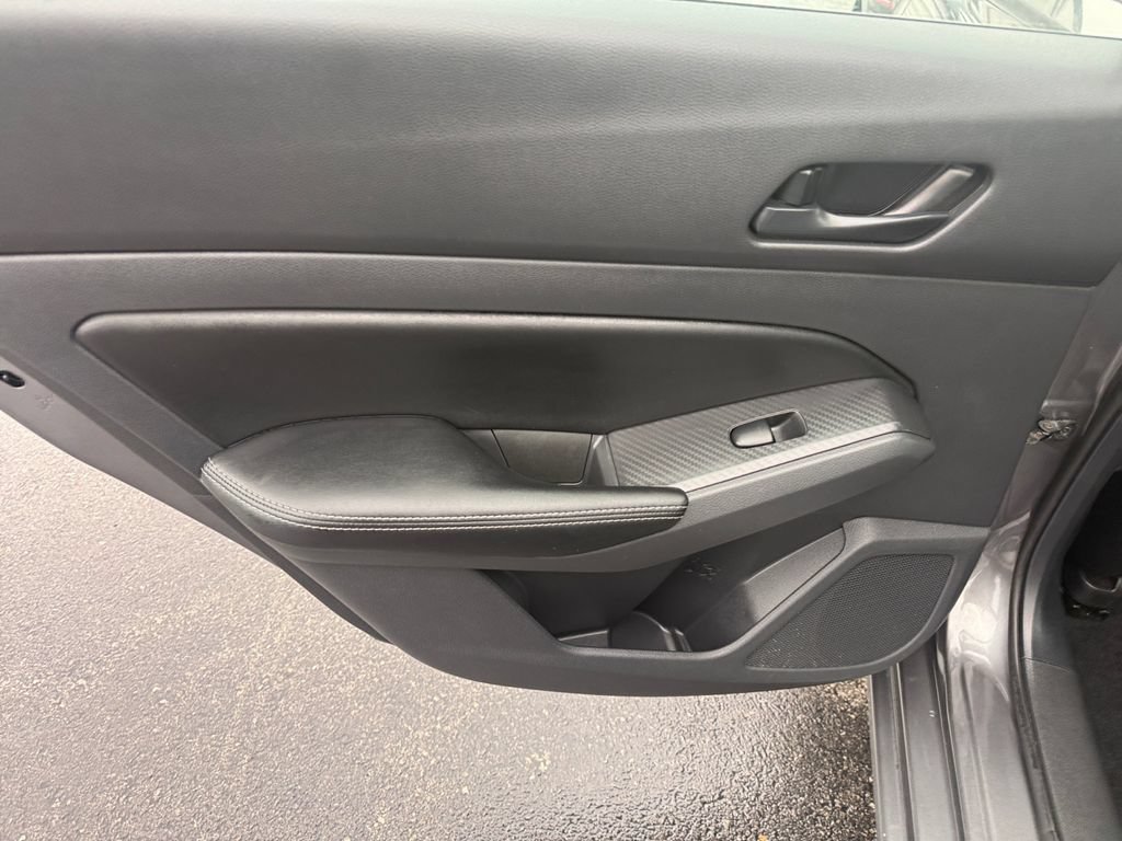 Used 2025 Nissan Altima 2.5 SV FWD image 24