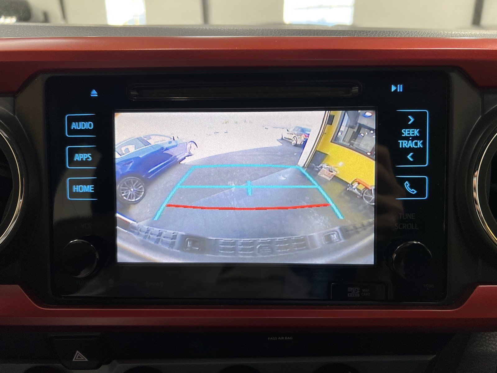 Used 2019 Toyota Tacoma TRD Off-Road w/ Technology Package AWD/4WD image 23