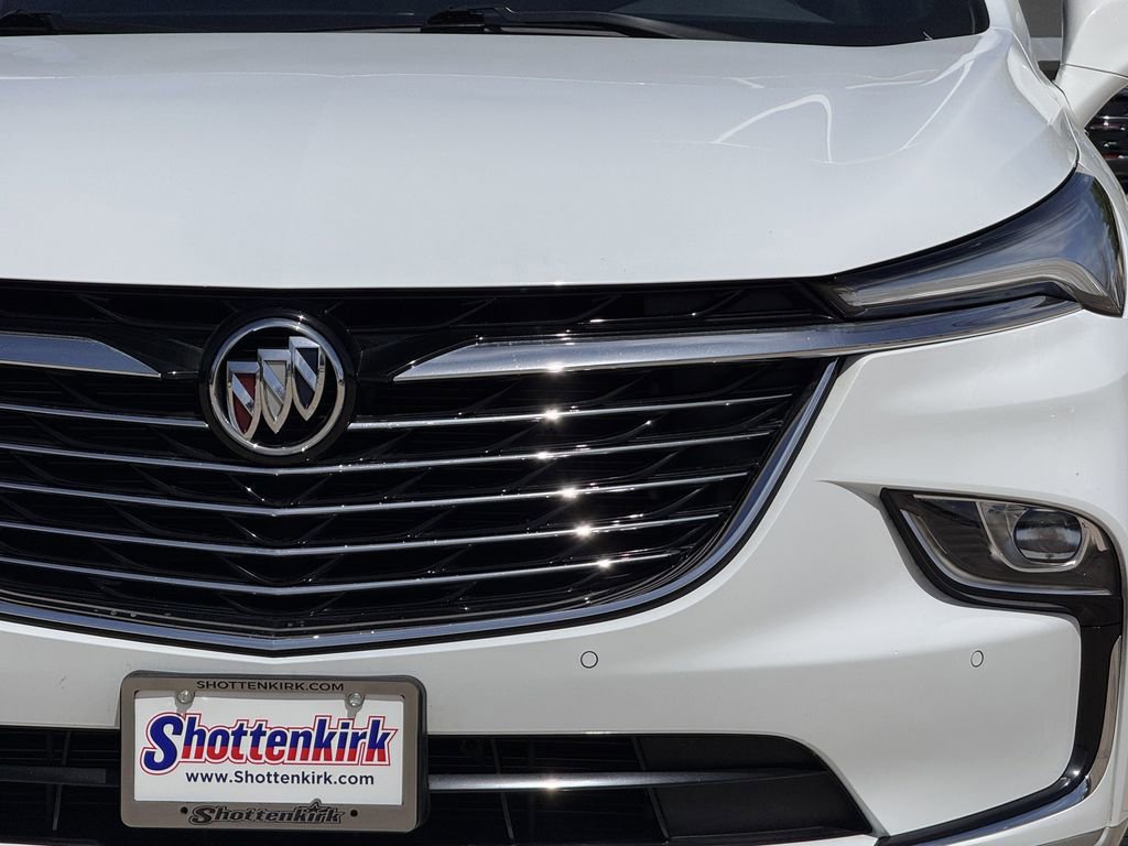 Used 2024 Buick Enclave Essence image 8