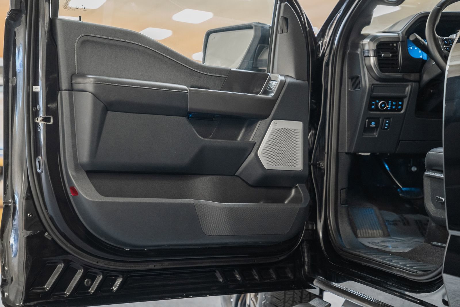 Certified 2025 Ford F150 Lariat w/ Equipment Group 502A High image 46