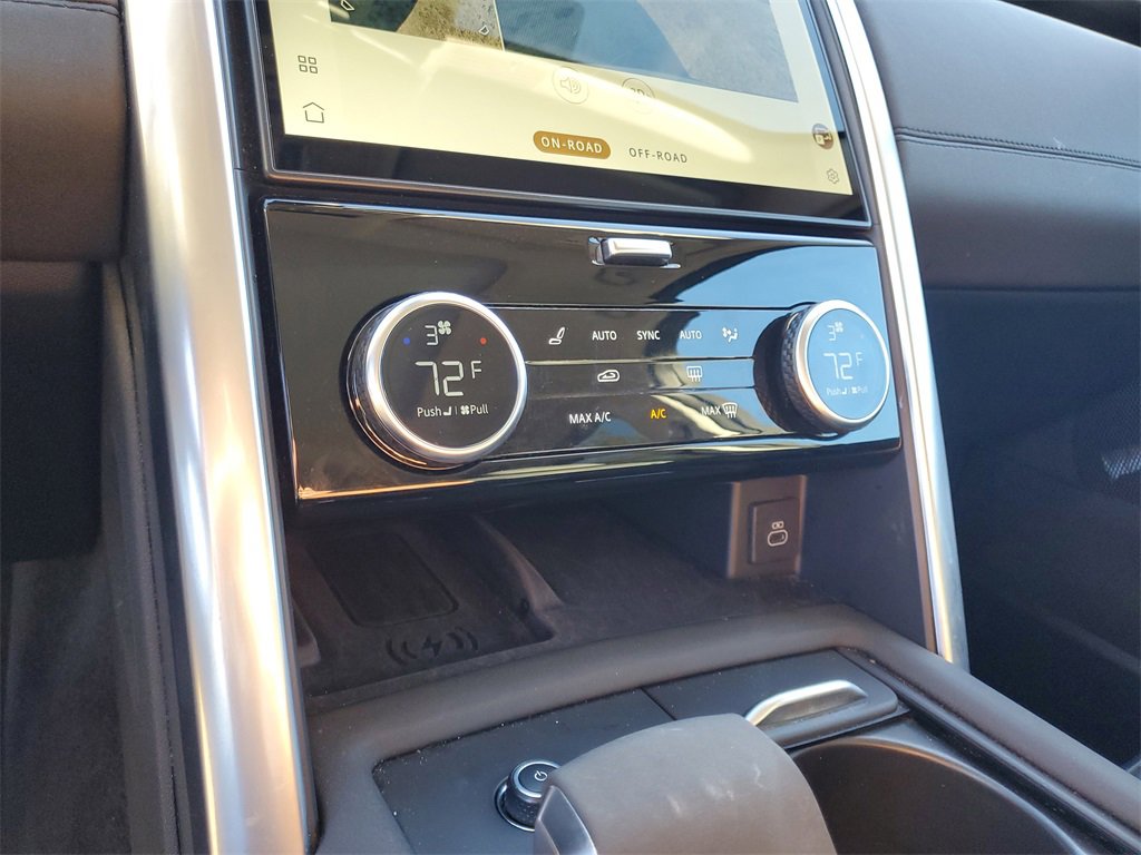 Used 2024 Land Rover Discovery S image 24