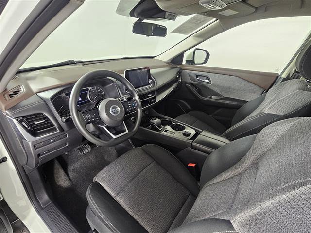 Used 2021 Nissan Rogue SV image 26