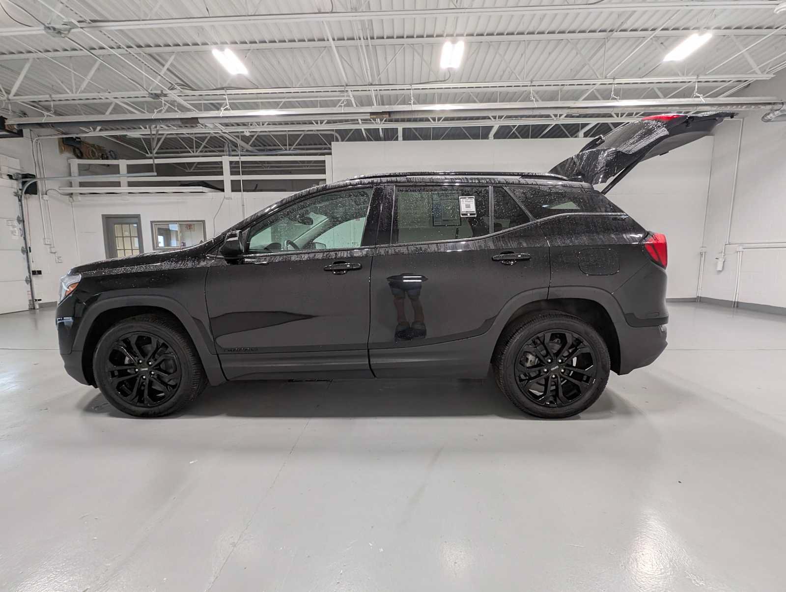 Certified 2021 GMC Terrain SLT w/ Elevation Edition AWD/4WD image 12