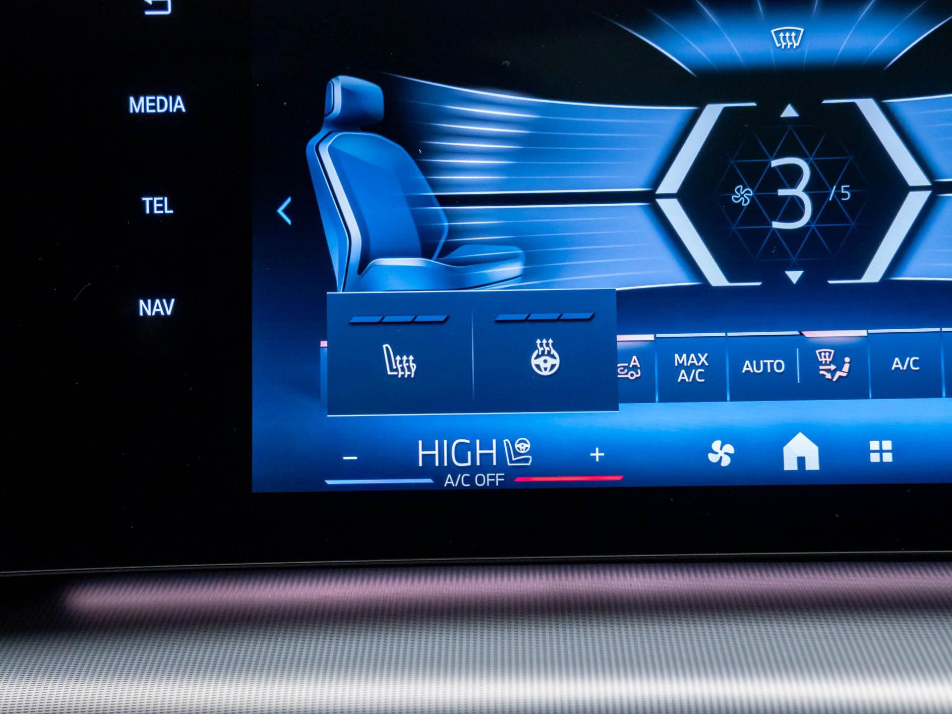 Certified 2025 BMW X2 xDrive28i w/ Premium Package image 27