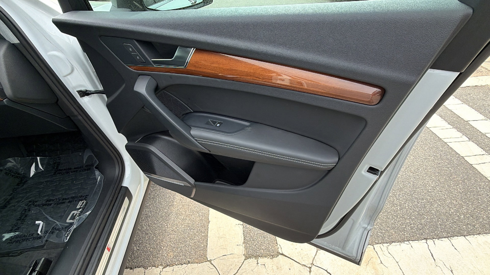 Used 2024 Audi Q5 e Premium Plus w/ Premium Plus Package image 19