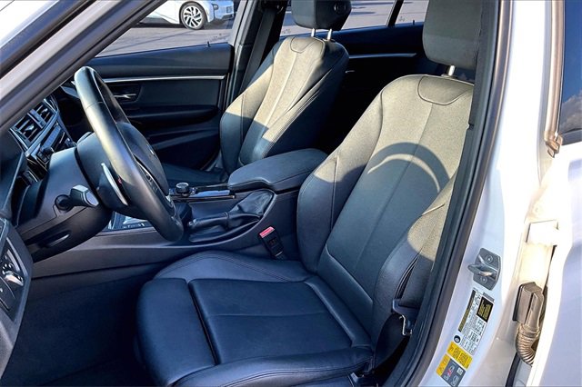 Used 2018 BMW 330e w/ Convenience Package image 27