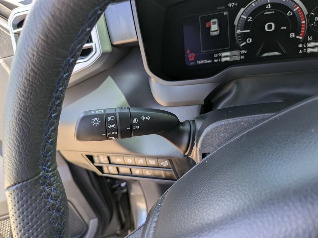 Used 2025 Toyota Sequoia Platinum AWD/4WD image 39