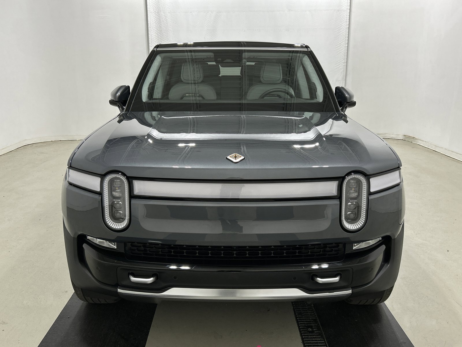 Used 2024 Rivian R1S Adventure AWD/4WD image 8