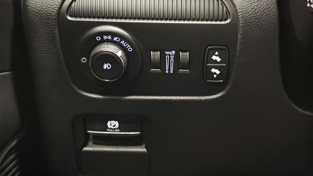 Used 2024 Jeep Wagoneer 4WD w/ Convenience Group I image 29
