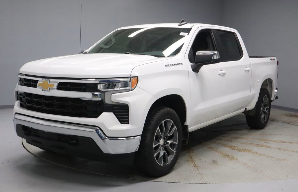 Used 2022 Chevrolet Silverado 1500 LT AWD/4WD image 8