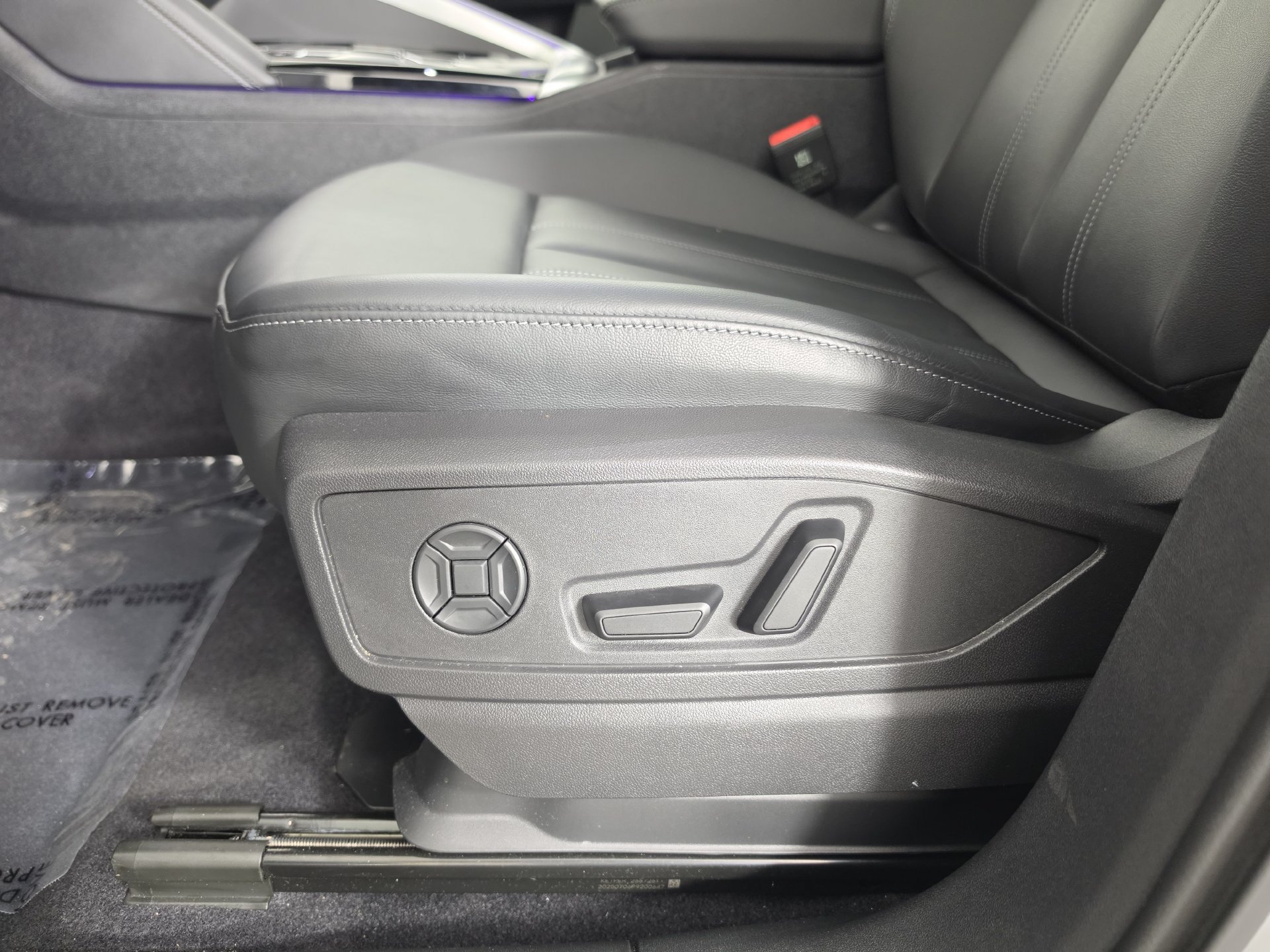 Certified 2025 Audi Q5 Premium w/ Convenience Package AWD/4WD image 4
